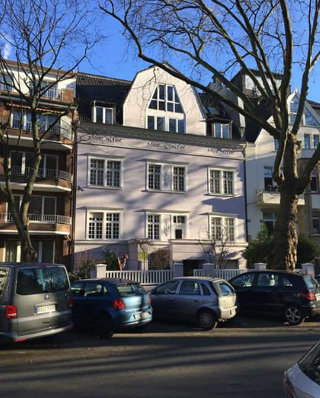 Selbstnutzung und Kapitalanlage: Seit 1979 ist dieses Haus in der Achenbachstr. 23 in Düsseldorf unser Firmensitz und Privatadresse